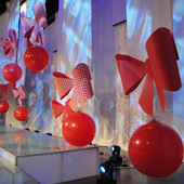Dekoracije z baloni za poroke in prireditve.